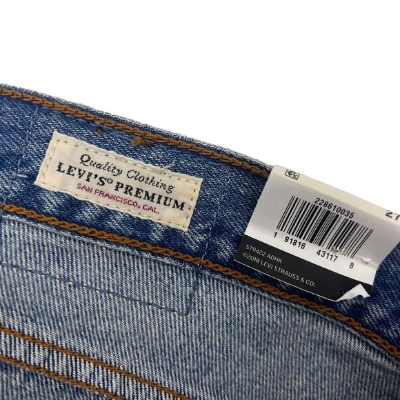 Levi's Wedgie Fit Ankle Jeans in Collateral Damage - Light Wash Size 27 NWT - Picture 11 of 14